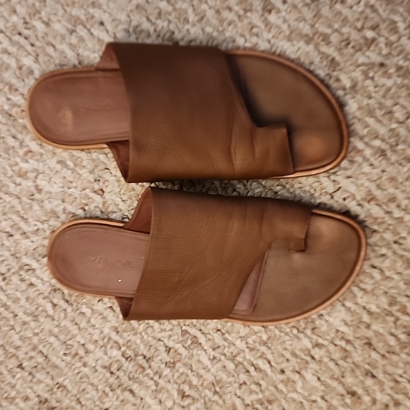 Vince Brown Sandals size 7 - Picture 1 of 3